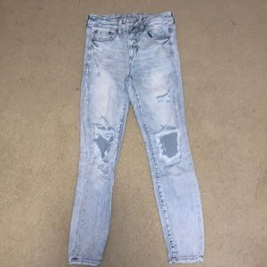 American Eagle light wash skinny jeans